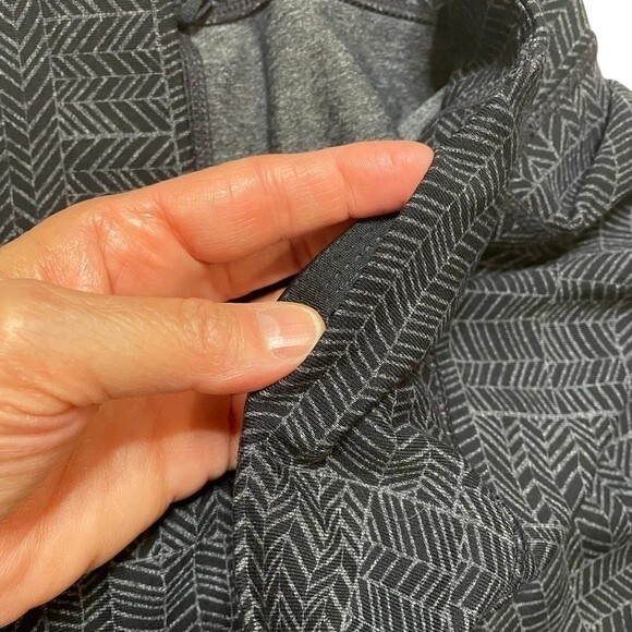 PrAna Women's Ashley Cropped Leggings Black Grey Geometric Design Size Large - Picture 7 of 10